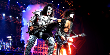 KISS KISS